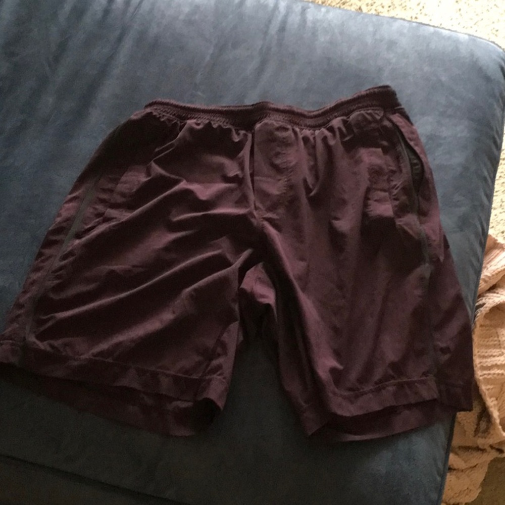 Burgundy lululemon pace breaker with liner